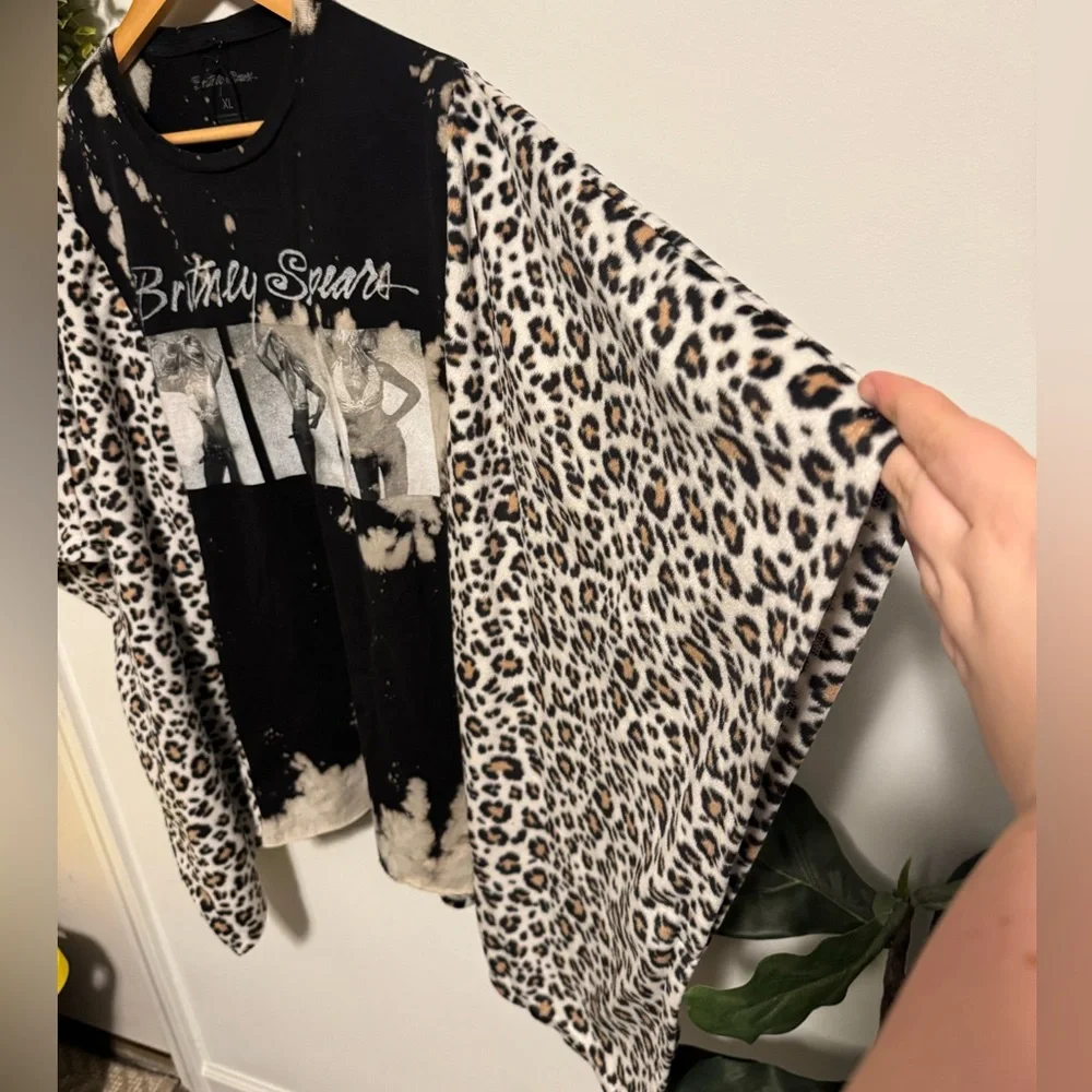 Custom Britney Spears Graphic Tee with Fleece Leopard Print Kimono Sleeves - Picture 3 of 5